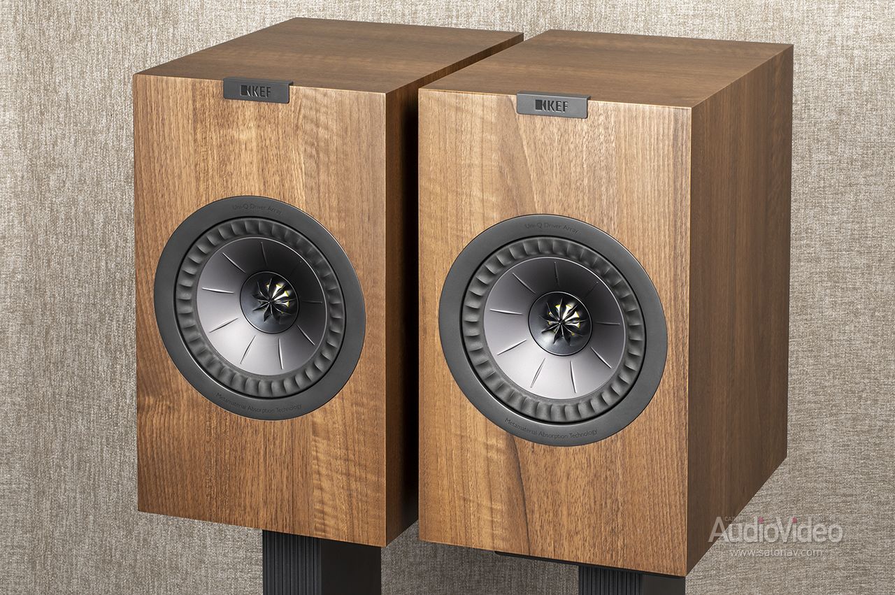 Стендовые мониторы KEF Q3 Meta