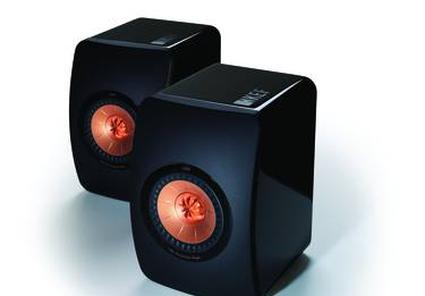 Акустическая система KEF LS50: роскошь черного лака и золотого излучателя.