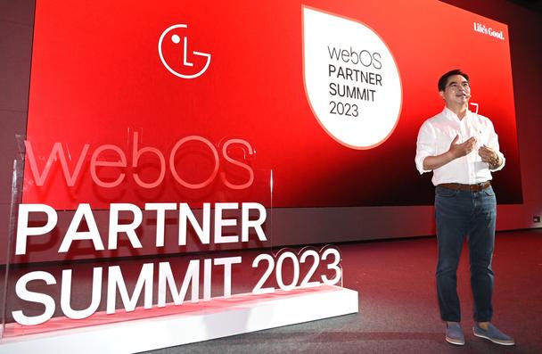 LG-webOS-Summit-2.jpg