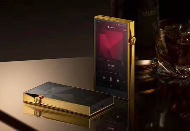 ASTELL&KERN позолотила плеер