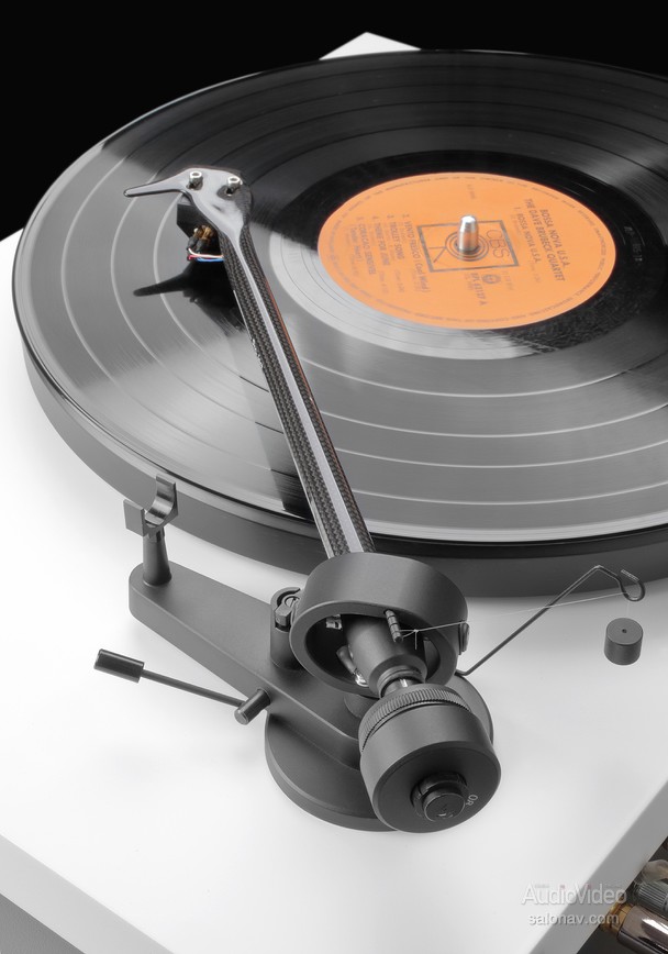 Проигрыватель Pro-Ject Debut Carbon EVO