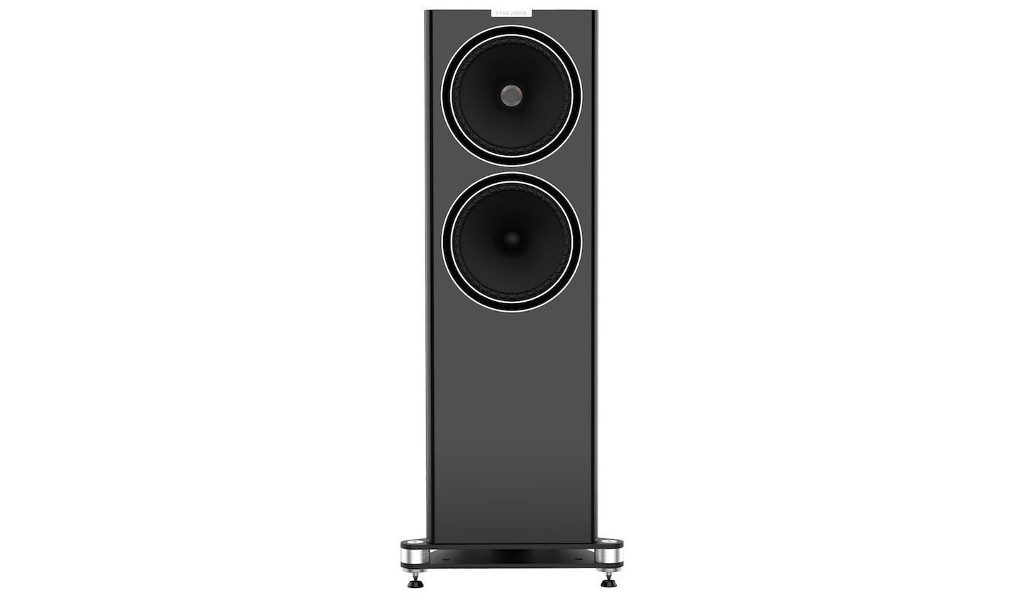 Напольники Fyne Audio F704 оснастили драйверами точечного звука IsoFlare и круговыми излучателями BassTraxTractrix