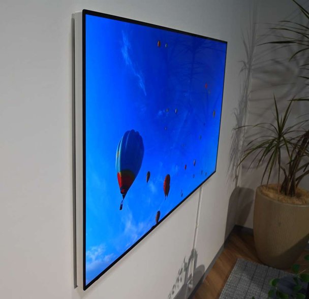 PANASONIC изобрел настенный телевизор