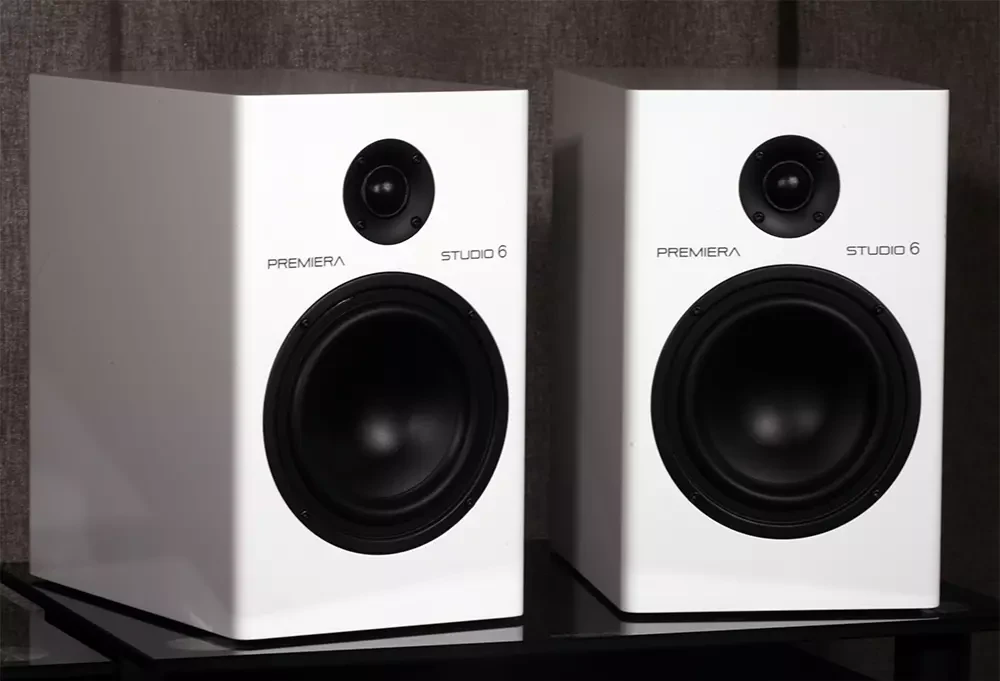 Premiera MS-6 – «старших» надо слушать