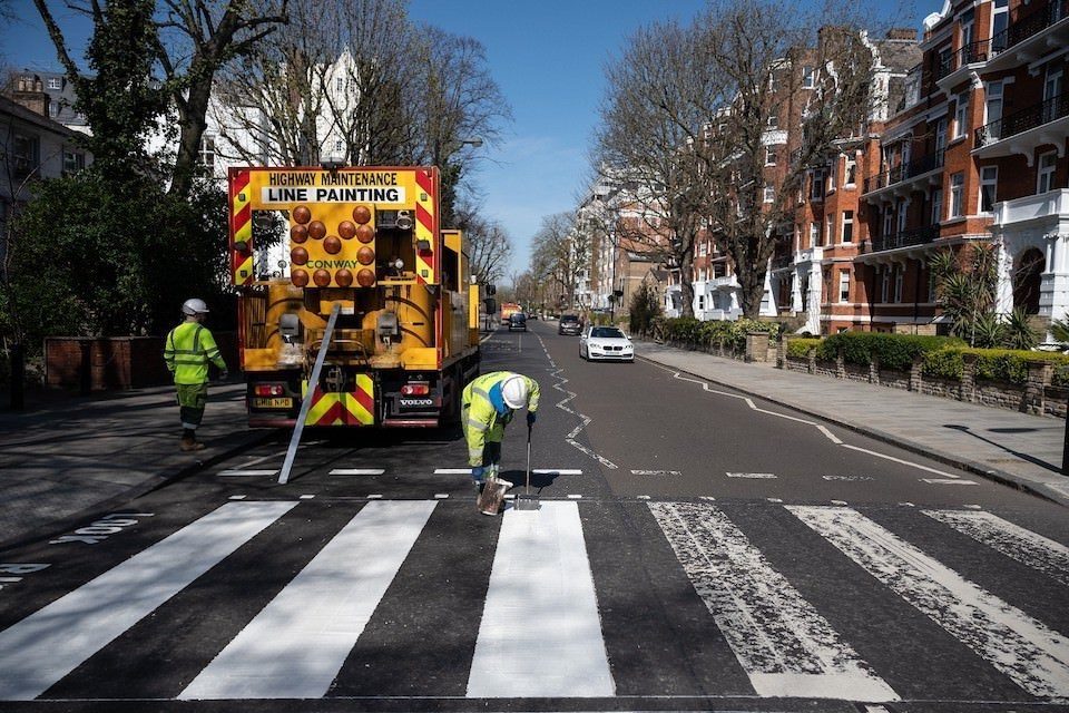 В Лондоне перекрасили пешеходный переход с альбома «Abbey Road»