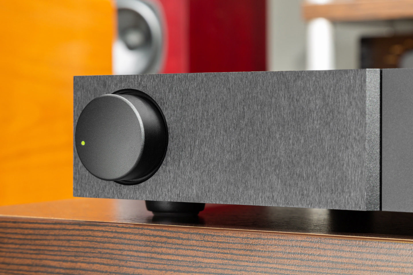 Тест усилителя Naim Nait XS 3: слушать не скучно