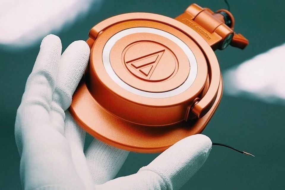 Audio-Technica выпустит проводную и беспроводную версии наушников ATH-M50x в лимитированной оранжевой расцветке