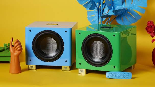 Цветастые сабвуферы REL ACOUSTICS