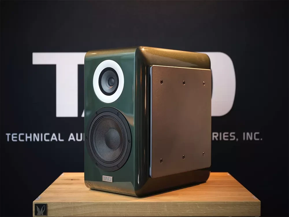 TAD-ME1TX-G – ограниченная серия трёхполосных полочных акустических систем зелёного цвета