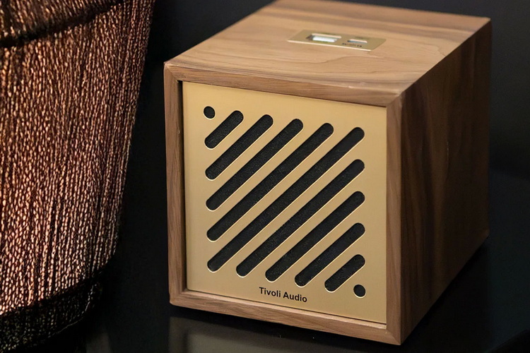 Tivoli Audio Boutique. Маленькая. Но по 150.