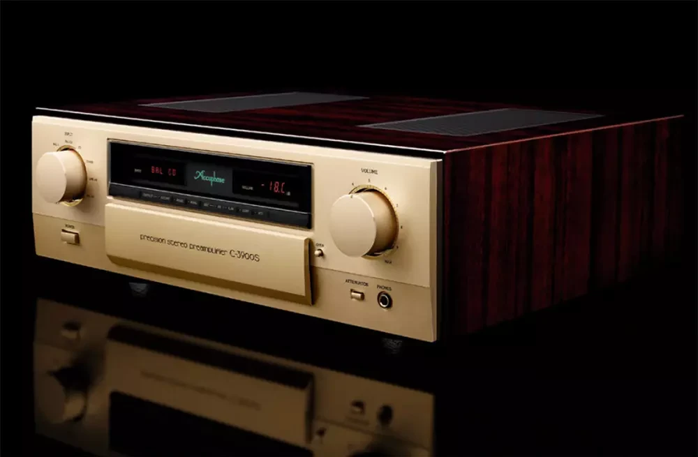 Accuphase C-3900S – предварительный усилитель с технологией AAVA и широкими возможностями подключения