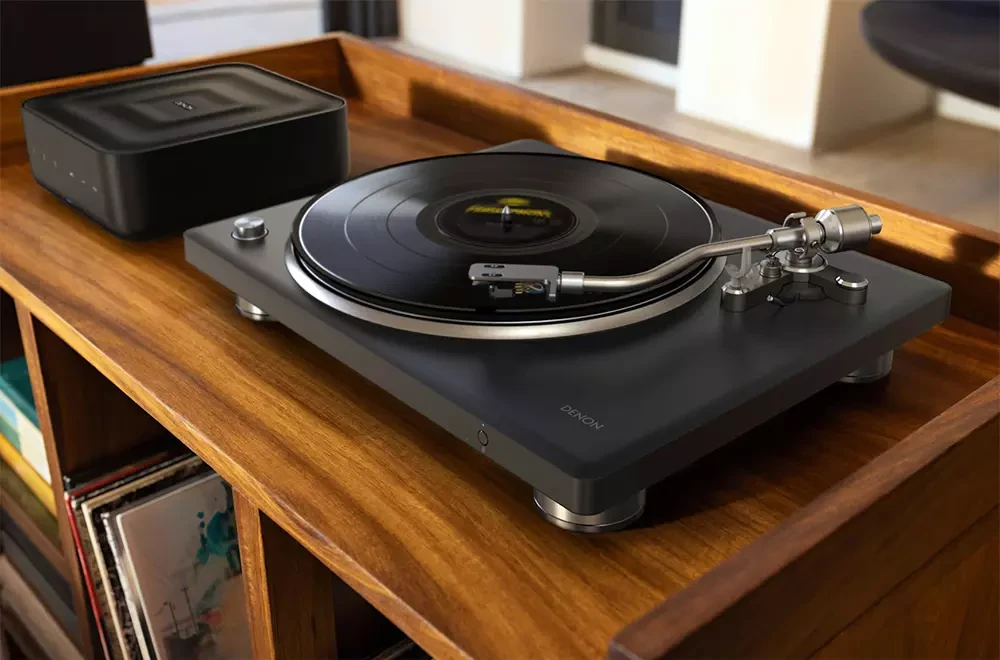 Denon DP-500BT – проигрыватель виниловых пластинок со встроенным фонокорректором и Bluetooth