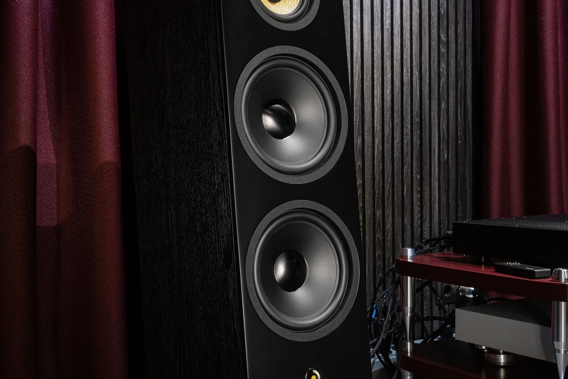 Тест акустики Davis Acoustics Krypton 10: басить можно элегантно