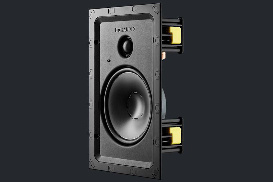 Встраиваемая в стены колонка Dynaudio Р4-W65: небольшая глубина и возможность переключения уровня твитера