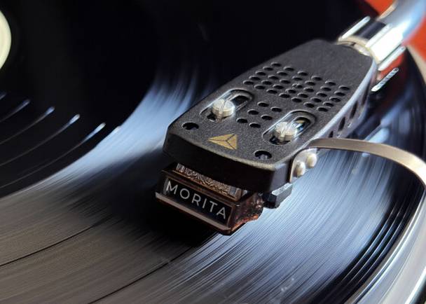 JICO сочетает алмаз с эбеновым деревом