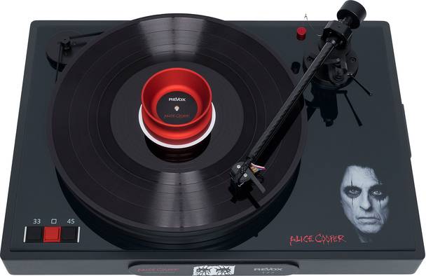 REVOX спелся с Alice Cooper