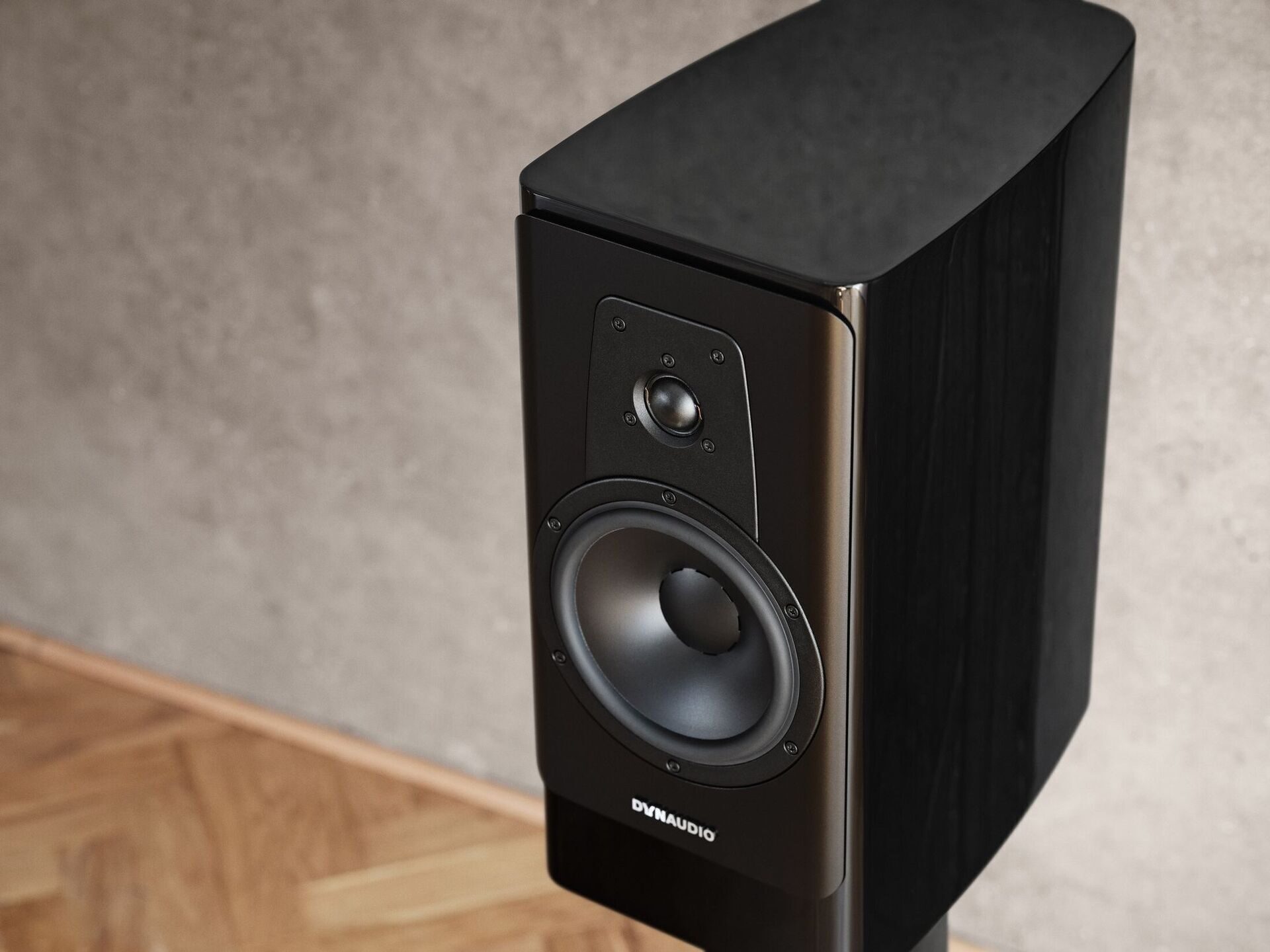 Пополнение в рядах колонок Dynaudio: активные Confidence 20A и пассивные Contour 20 Black