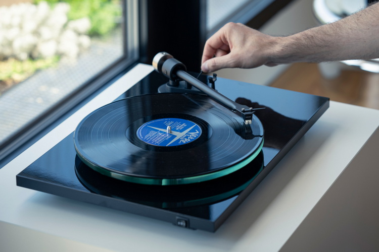 Проигрыватель винила Pro-Ject T2 W Rainier