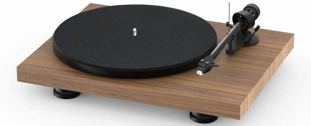 Проигрыватель винила Pro-Ject Debut Carbon EVO появился на российском рынке
