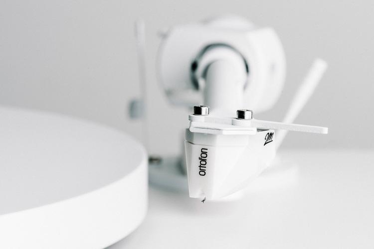 Белый как… Pro-Ject Pick It 2M White