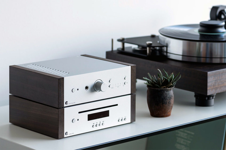 Pro-Ject представила интегральник Stereo Box DS2 со встроенным фонокорректором и балансной секцией усиления