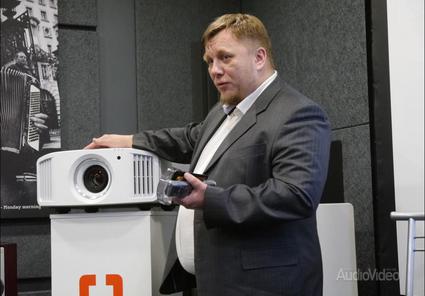 JVC представила первый в мире 8  видеопроектор