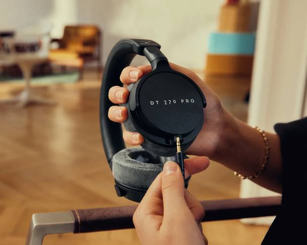 Легкие наушники BEYERDYNAMIC