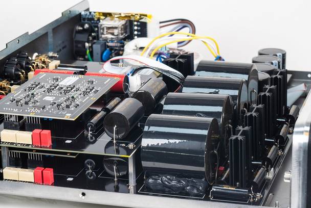 PS AUDIO работает по графику