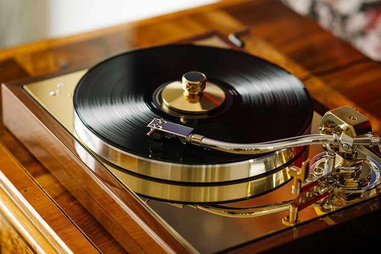 «Что-то на богатом…»: Pro-Ject для состоятельных