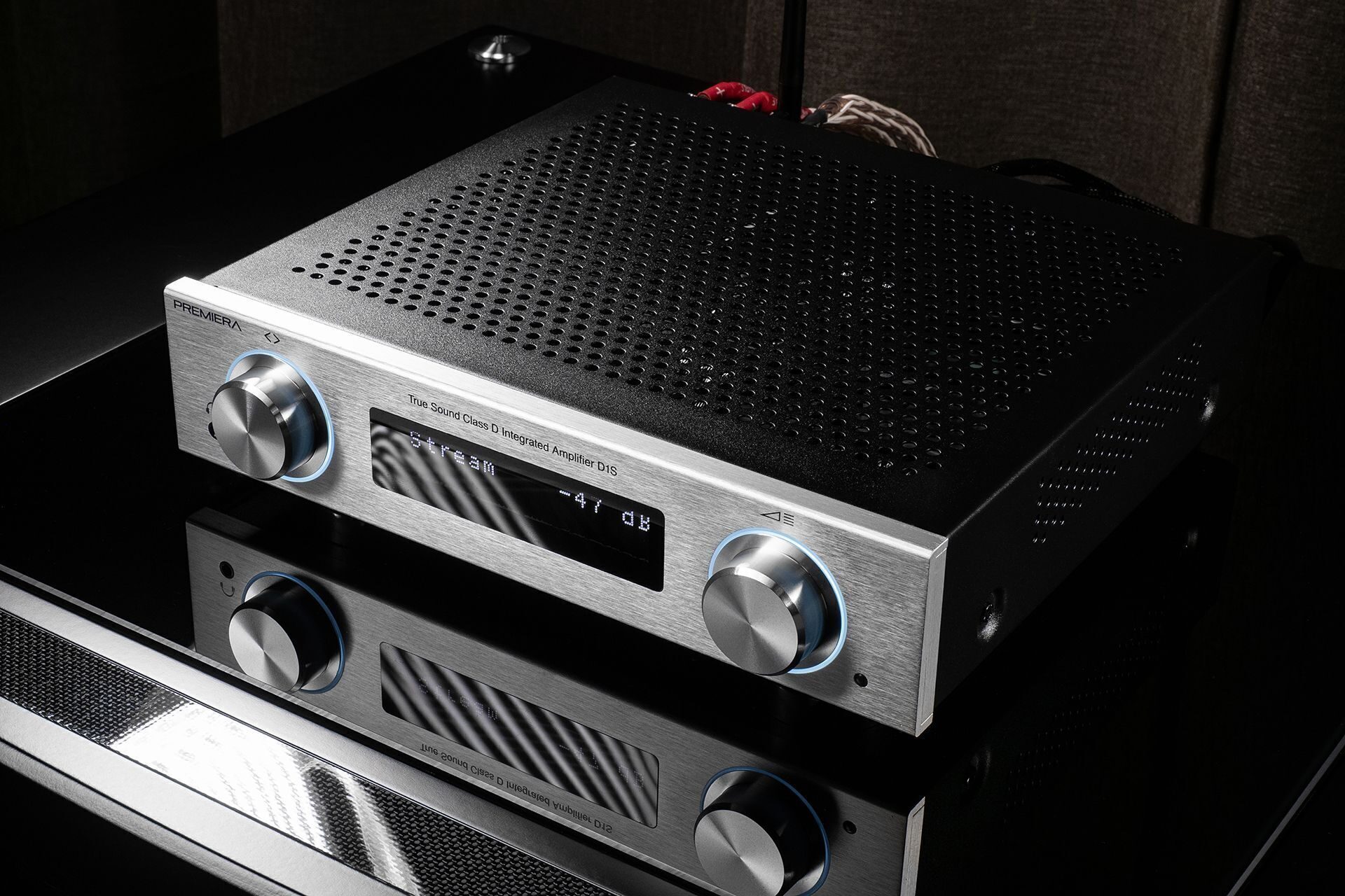 Тест усилителя Premiera D1S: музыкальная каллиграфия