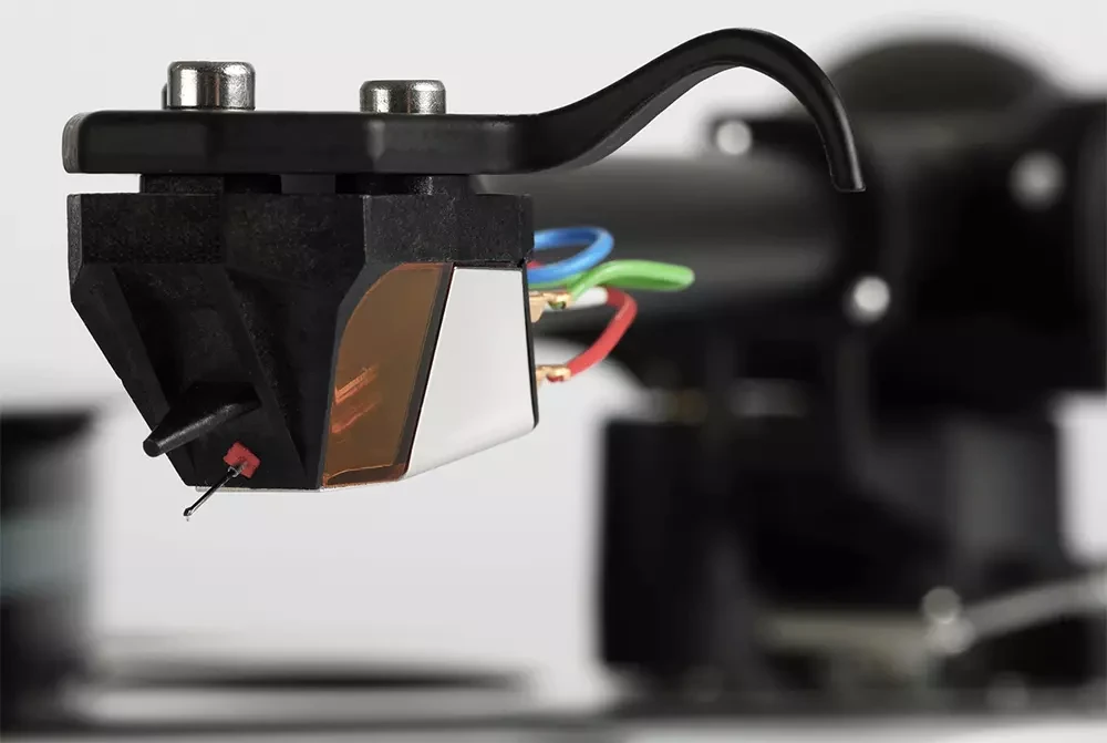 Rega Nd9 – флагманская головка с подвижным магнитом с кантилевером из бора