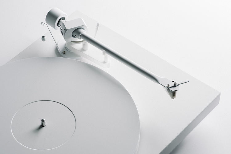 Pro-Ject_Debut_PRO_White_Edition_02.jpg