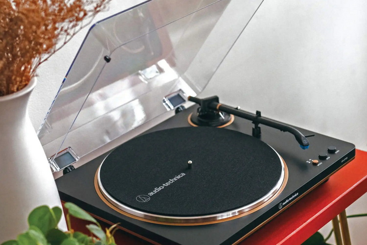 Audio-Technica_AT-LP70X_01.jpg