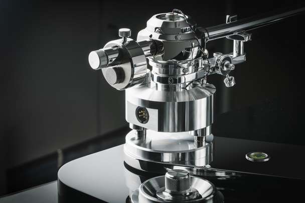 Pro-Ject_AudioSignature12.2_DetailTonearm_7548x5032.jpg