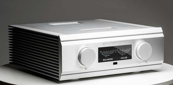 Musical_Fidelity_NuVista-600.2-Silver-Side_.jpg