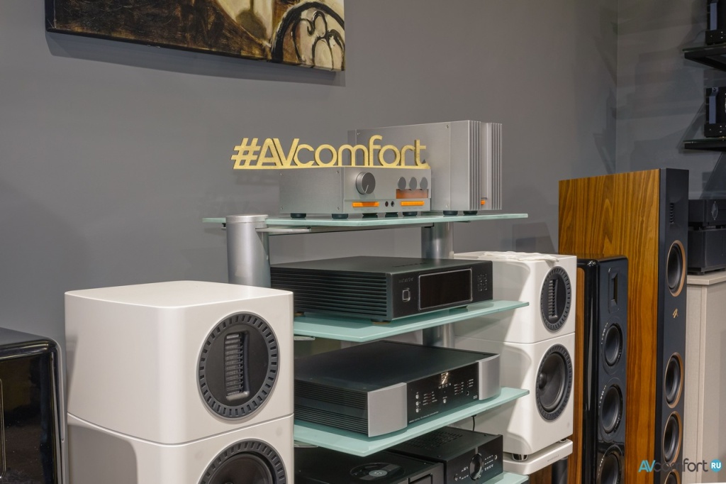 Усилитель мощности QUAD 303 и предусилитель QUAD 33 в AVComfort