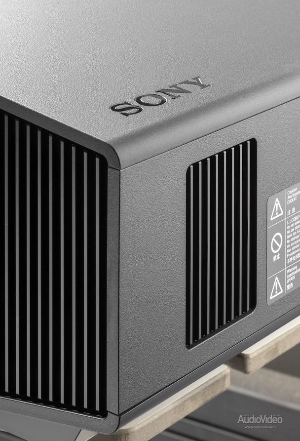 Sony_BRAVIA_Projector_9_491.jpg