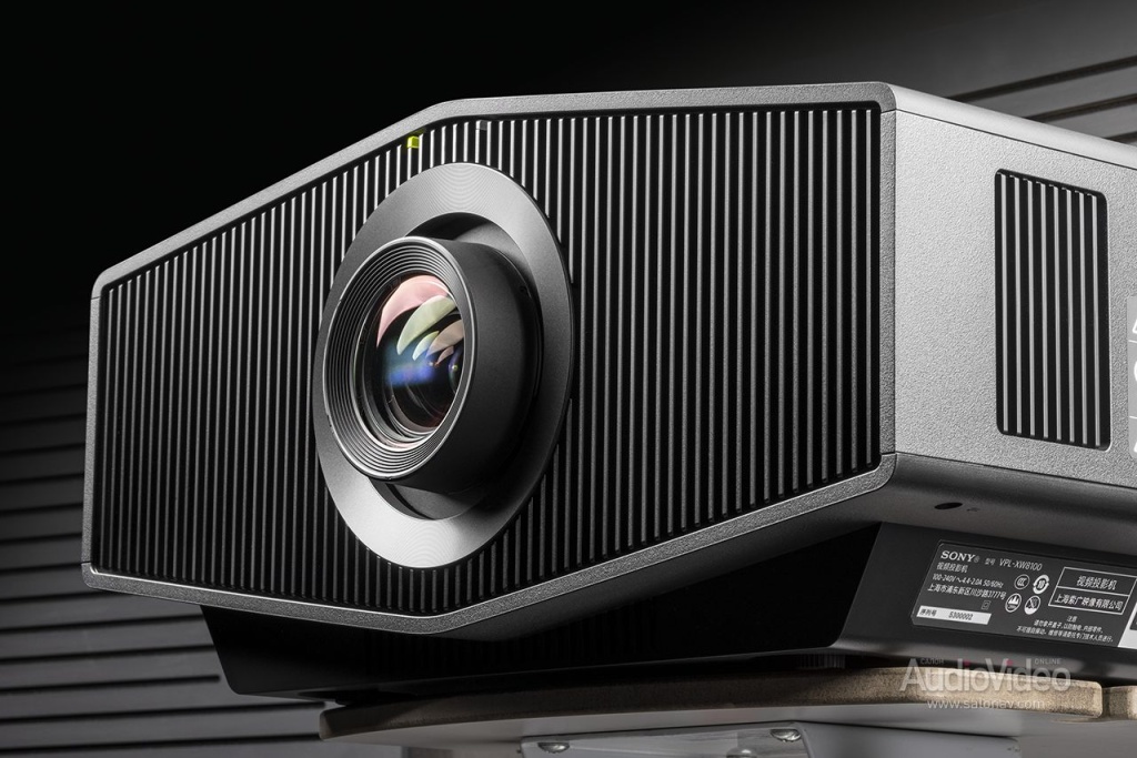 Sony_BRAVIA_Projector_9_496.jpg