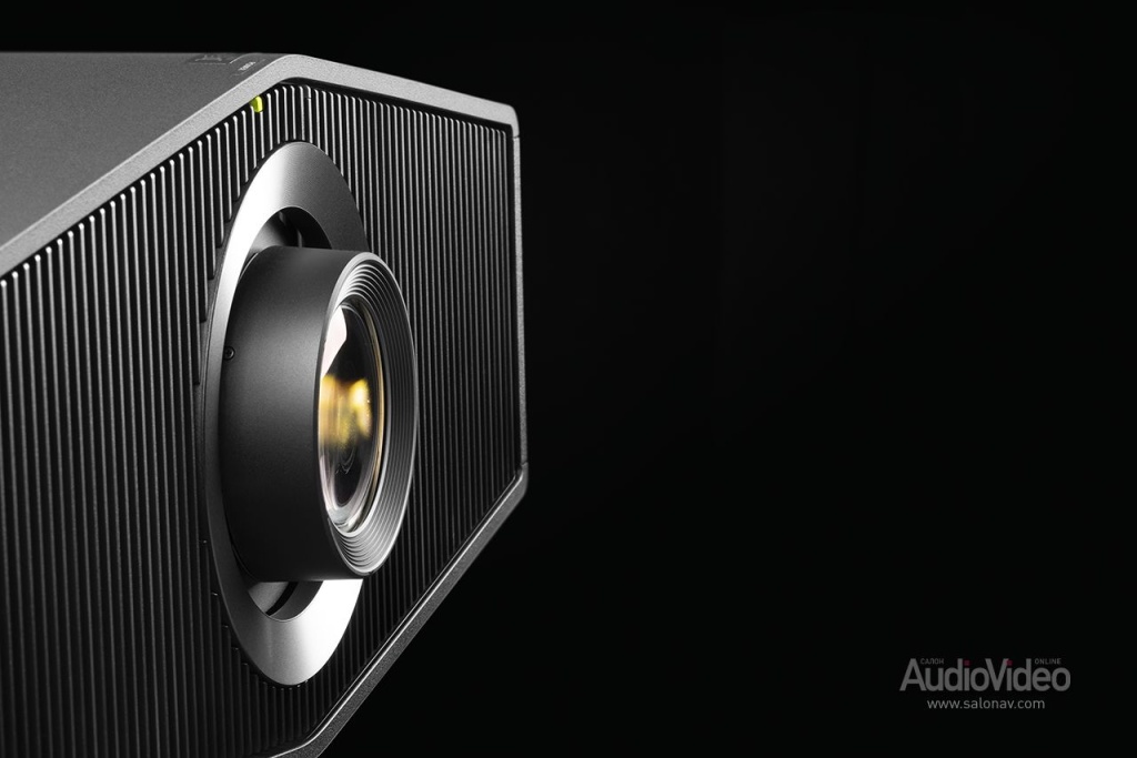 Sony_BRAVIA_Projector_9_499.jpg