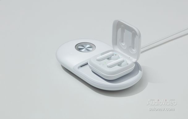 OPPO_W51-White-Wireless-Charging.jpg