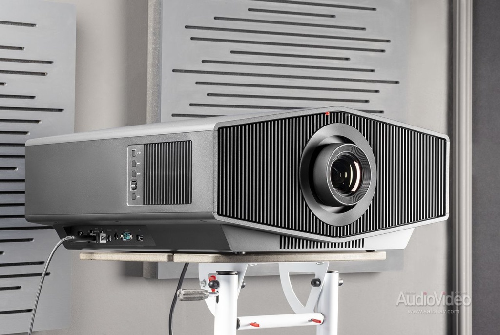 Sony_BRAVIA_Projector_9_483.jpg